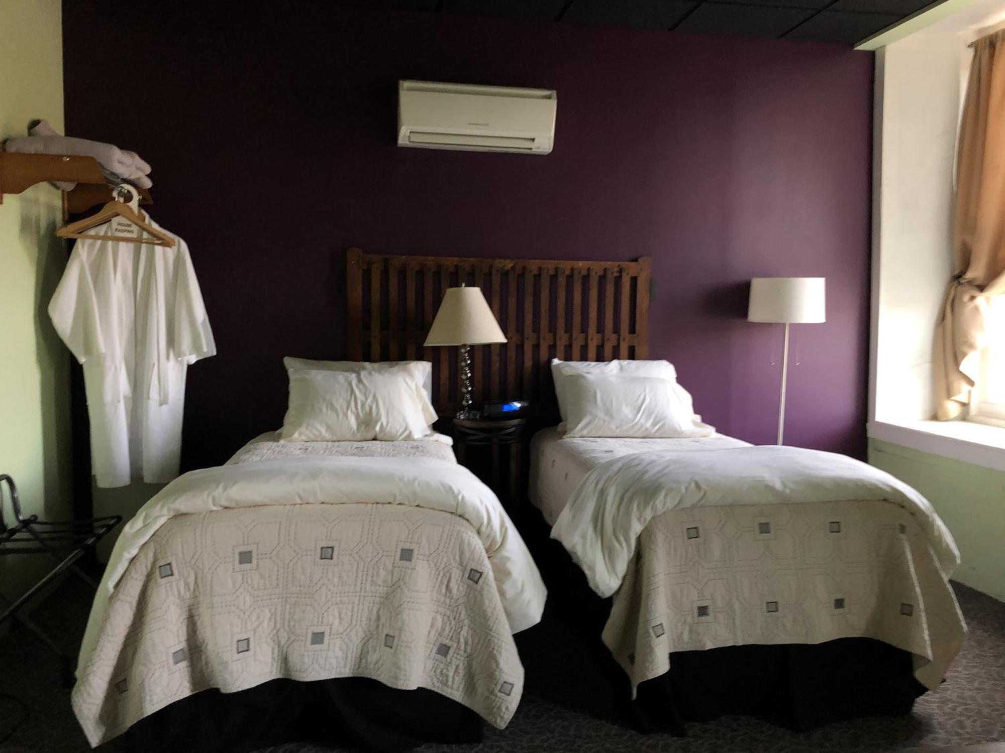 The Inn At Stone Mill Little Falls Room photo